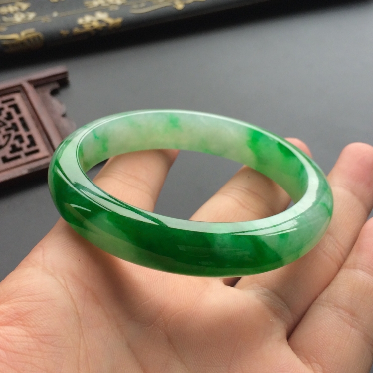 (超值推荐)糯冰种飘阳绿手镯(57mm)