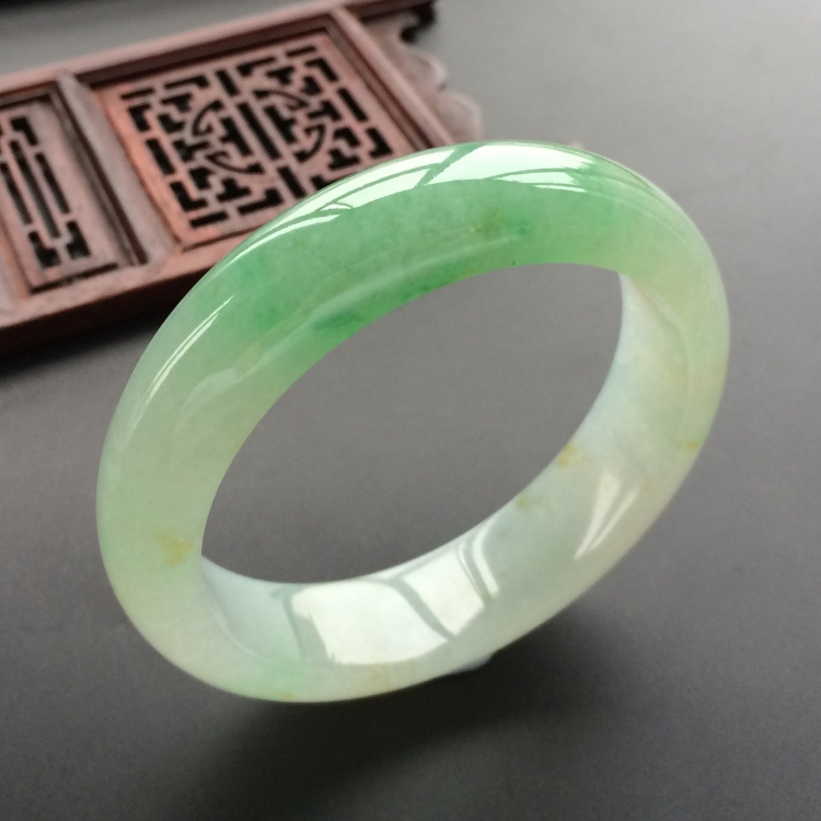 (超值推荐)糯冰种飘翠手镯(56mm)