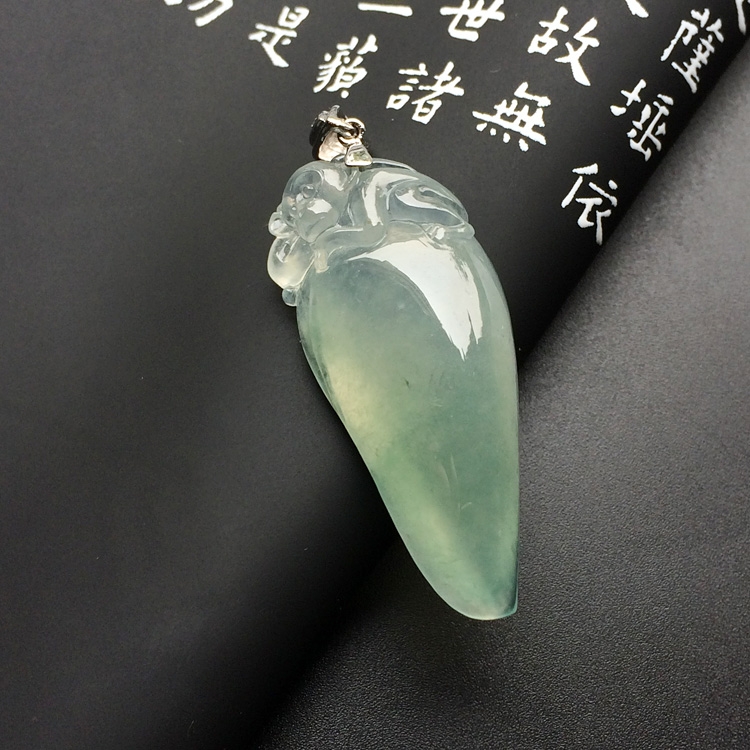 冰种淡晴水福瓜挂件