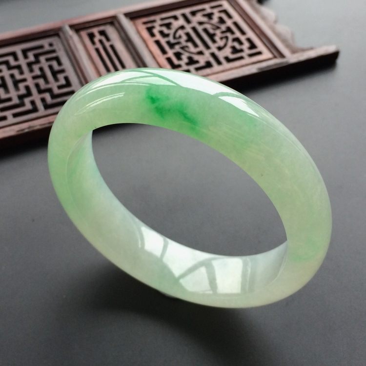 (超值推荐)糯冰种飘翠手镯(56.6mm)