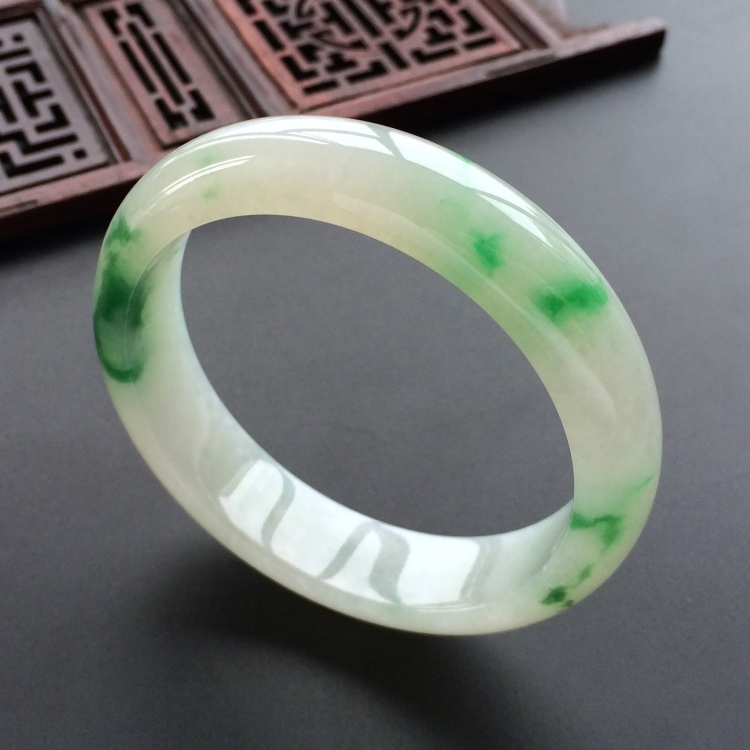 (超值推荐)糯冰种飘翠手镯(51.6mm)