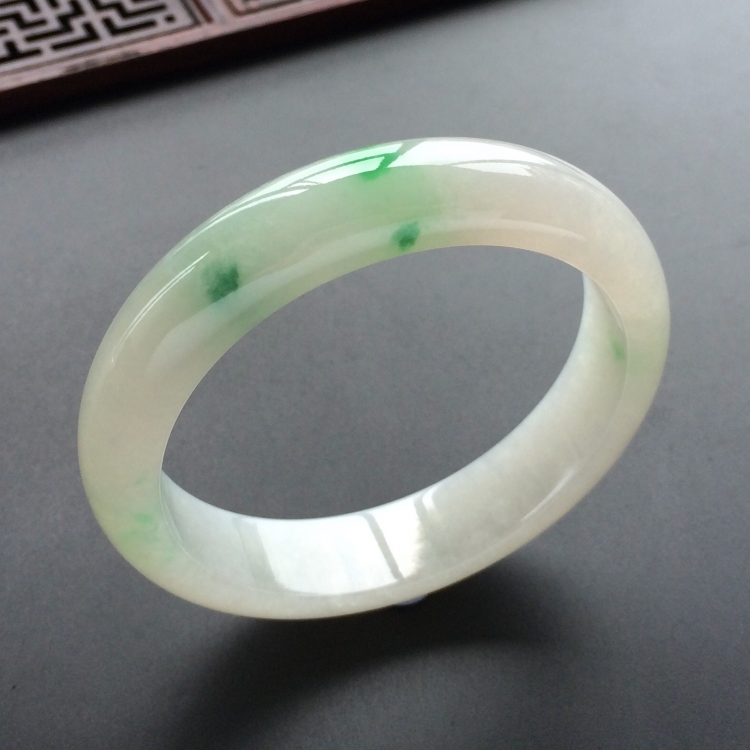 (超值推荐)糯冰种飘翠手镯(54.5mm)