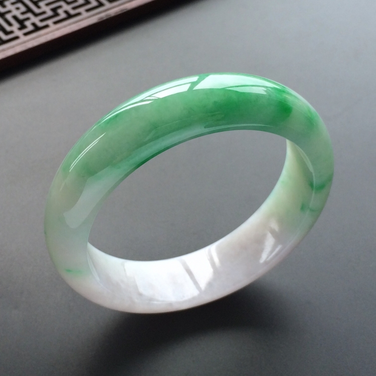 (超值推荐)糯冰种飘翠手镯(56.8mm)