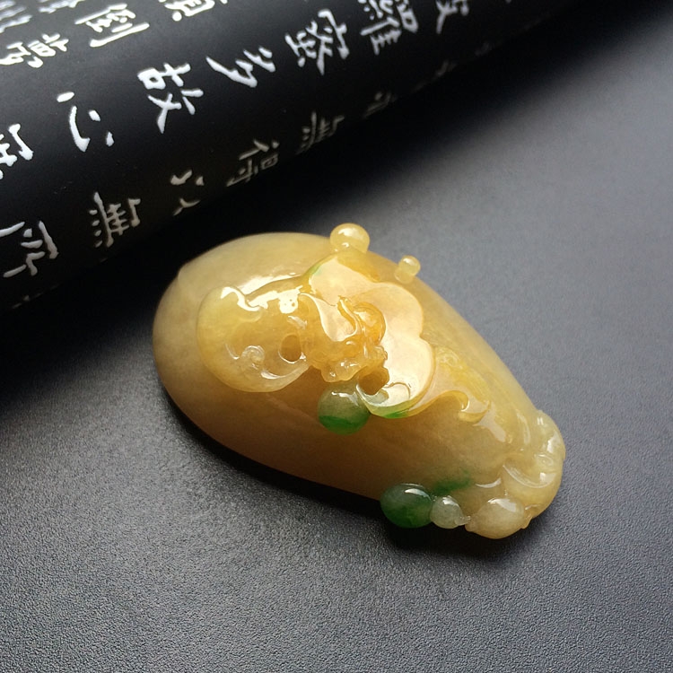 糯冰种黄加绿福瓜挂件