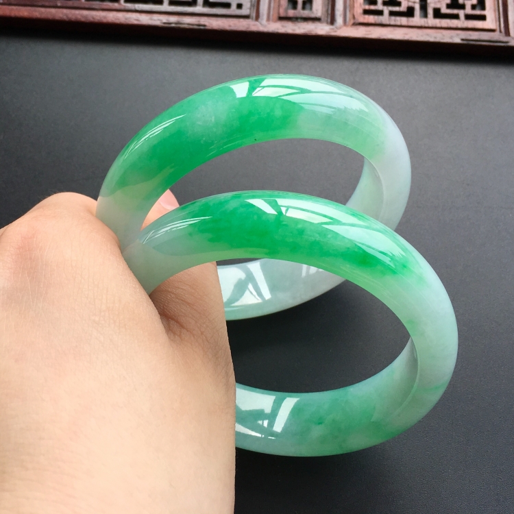 (超值推荐)糯冰种飘翠手镯(一对)(58.8mm/58mm)