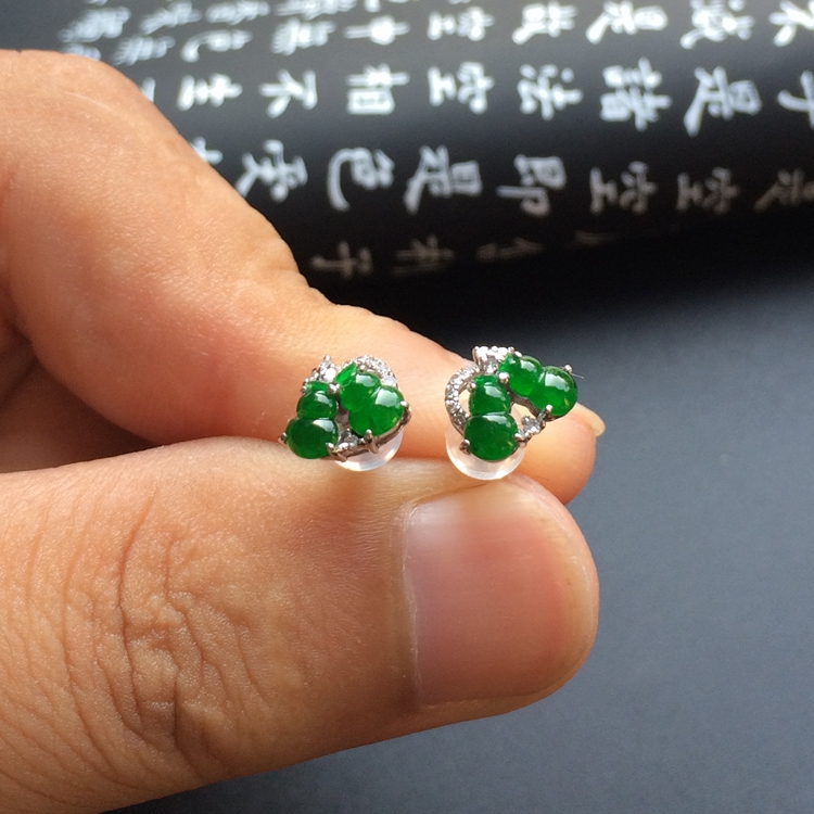 (超值推荐)冰种阳绿镶白金钻石葫芦耳钉