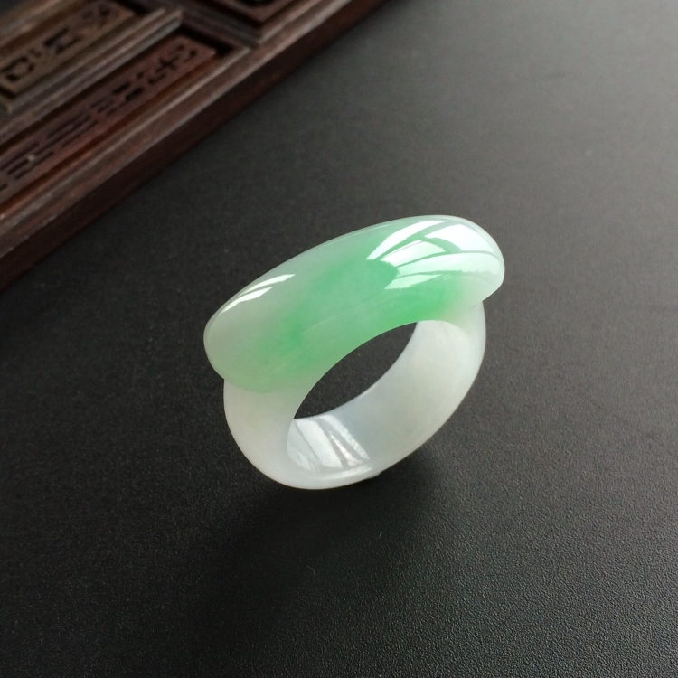 (超值推荐)糯冰种飘翠马鞍指环