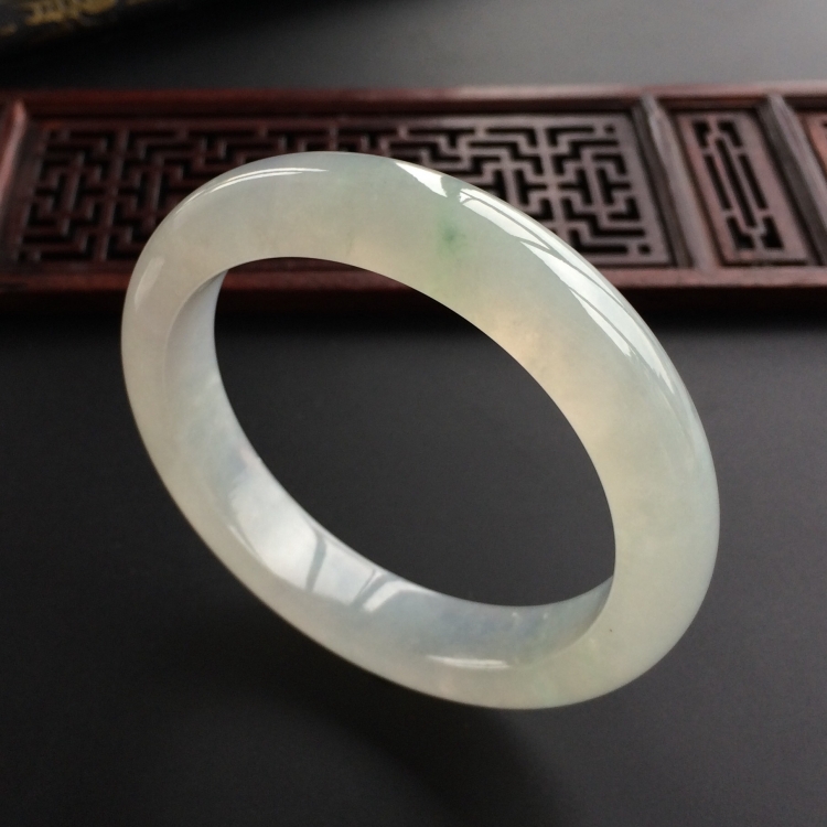 (超值推荐)冰种略飘花手镯(55.3mm)