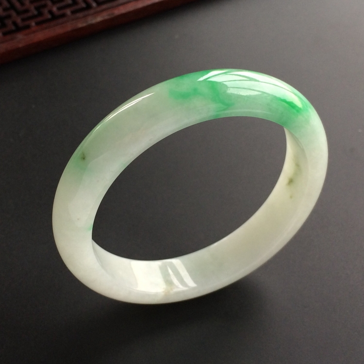 (超值推荐)糯冰种飘翠手镯(55.3mm)