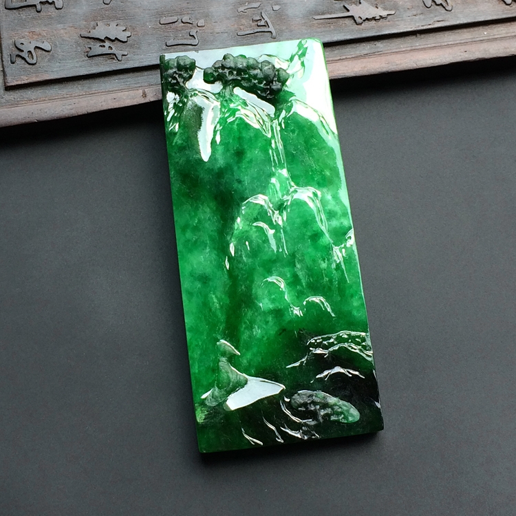 （超值推荐）（玉雕名家高松峰作品）糯冰种癣加绿望远怀古挂件