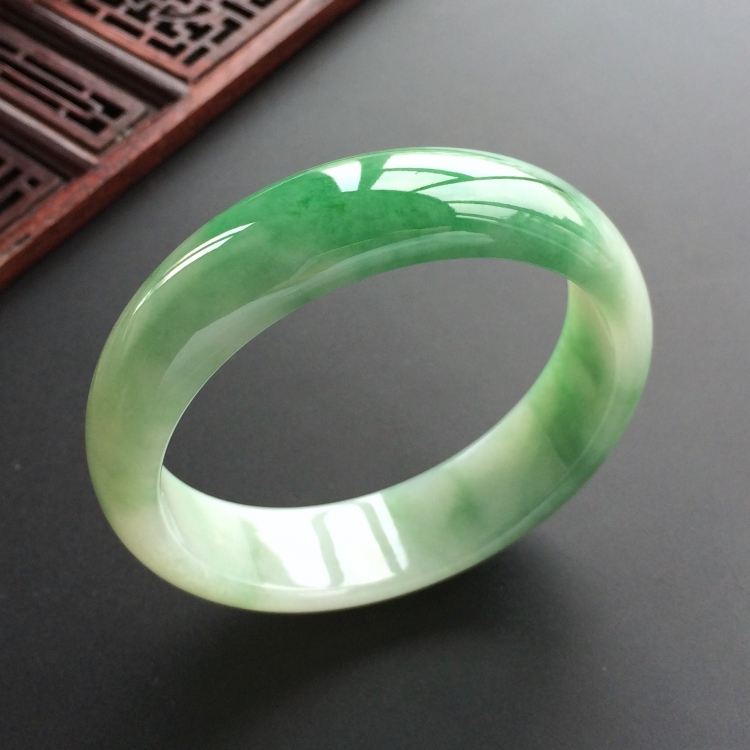(超值推荐)糯冰种飘翠手镯(57mm)
