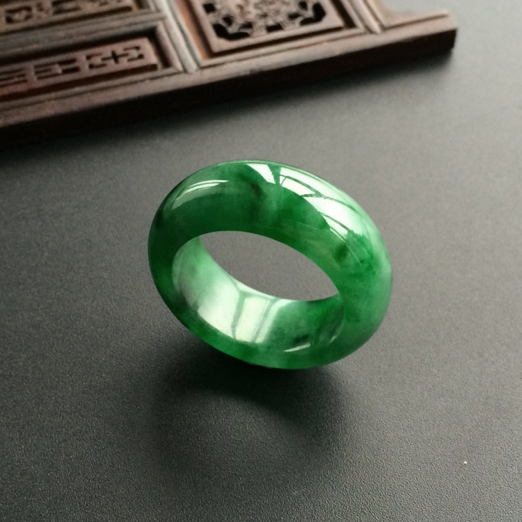 (超值推荐)糯冰种浓绿指环