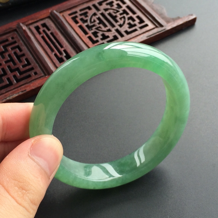 (超值推荐)糯冰种晴水手镯(53.9mm)