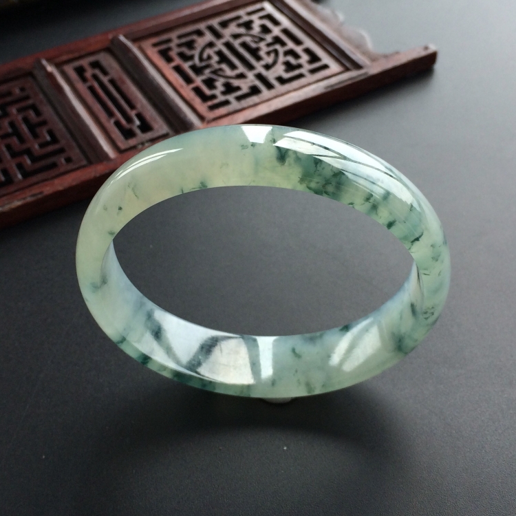 (超值推荐)冰种飘花贵妃镯(54mm-46.6mm)