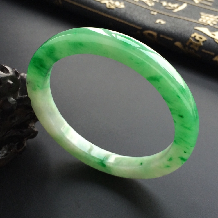 (超值推荐)糯冰种飘翠方条镯(55.6mm)