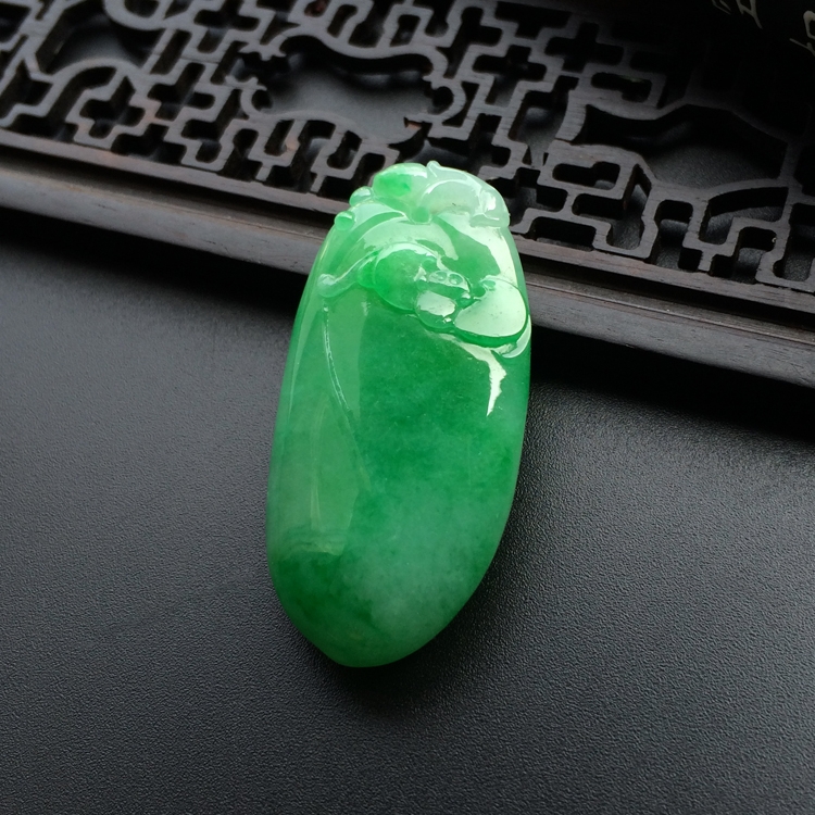 糯冰种翠色福瓜挂件