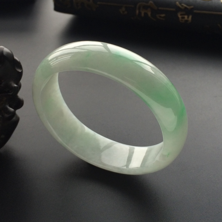 (超值推荐)糯冰种飘翠贵妃镯(54.7mm-50mm)