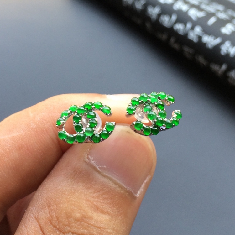 （超值推荐）镶白金冰种阳绿耳钉