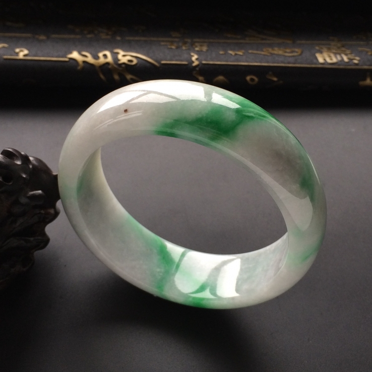 (超值推荐)糯冰种飘翠手镯（59.8mm）