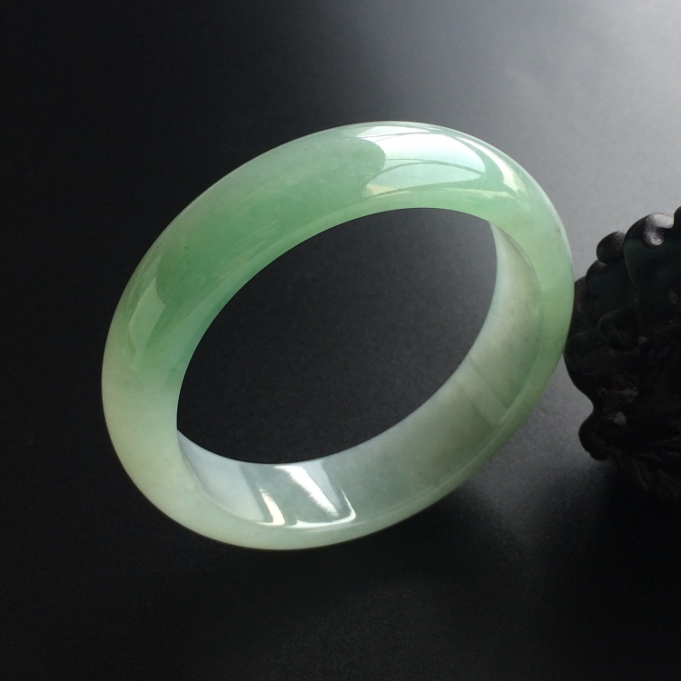 (超值推荐)糯冰种晴水略飘花手镯（54.3mm）