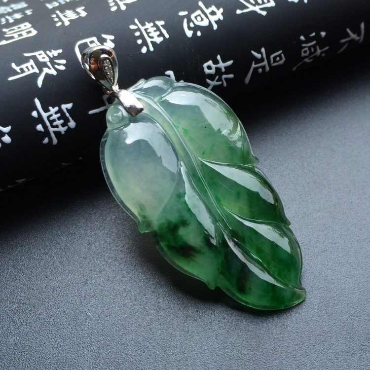 （超值推荐）冰种飘花玉叶挂件