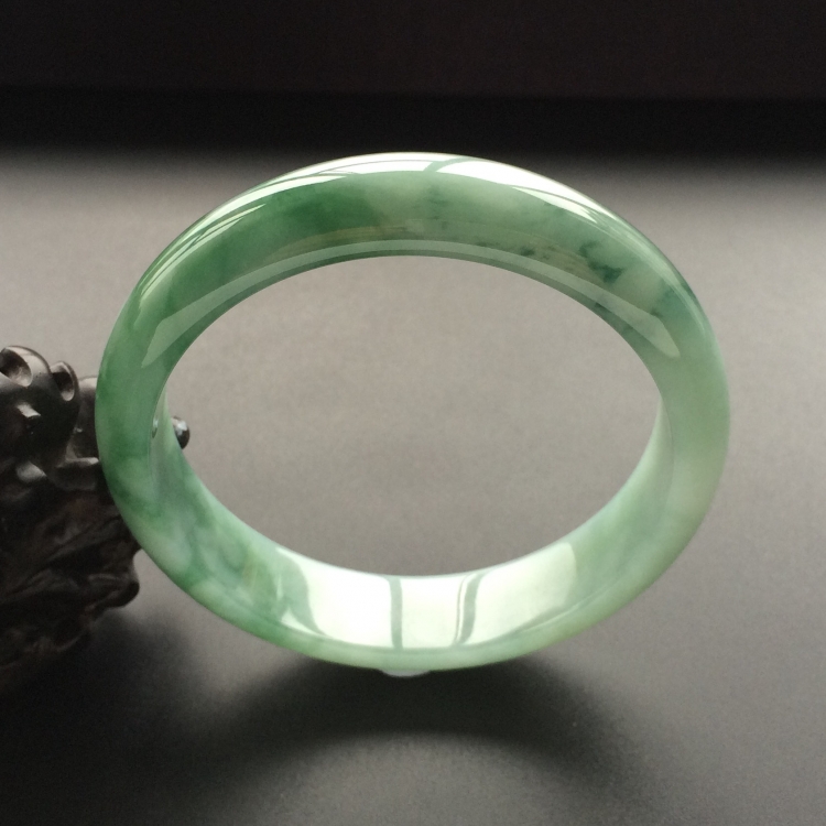 (超值推荐)糯冰种飘花手镯（58.6mm）