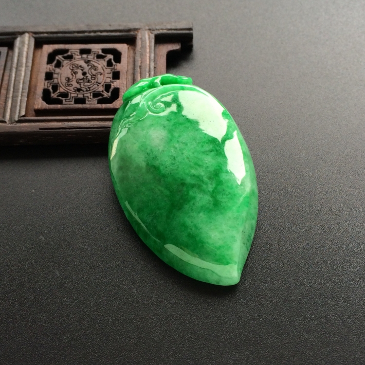 (超值推荐)糯冰种翠色福瓜挂件