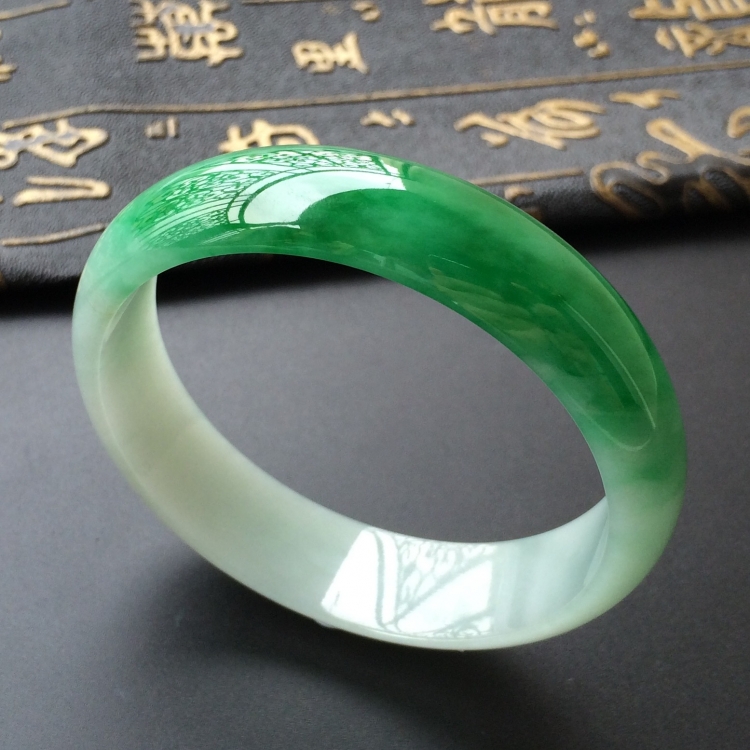 (超值推荐)糯冰种飘阳绿手镯(54.2mm)