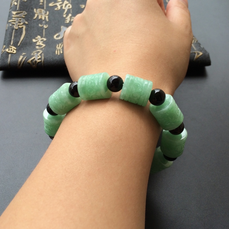 https://jdimg.jaadee.net//images/201605/goods_img/6793_d4f90d83ce0.jpg