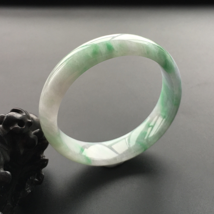 (超值推荐)糯冰种飘绿花手镯(57mm)