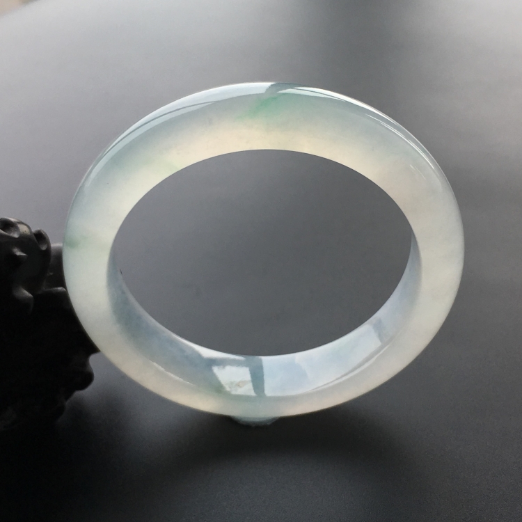 (超值推荐)冰种略飘花手镯(55.8mm)