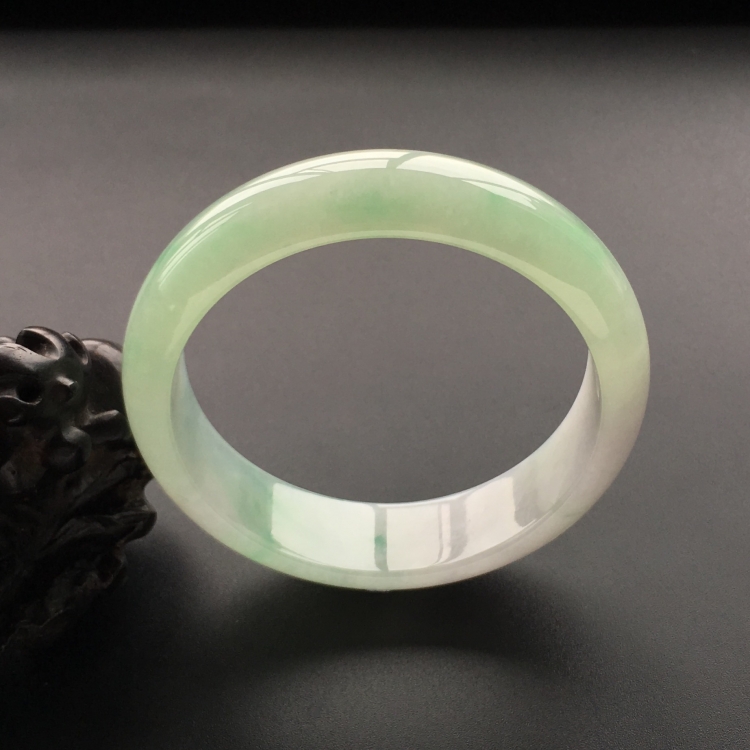 (超值推荐)糯冰种飘翠手镯(55mm)