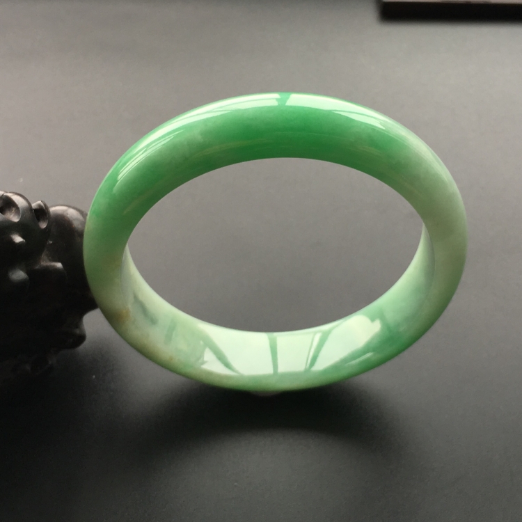 (超值推荐)糯冰种翠色手镯(56mm)
