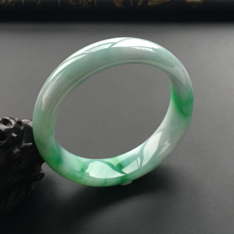 (超值推荐)糯冰种飘翠手镯(57.4mm)