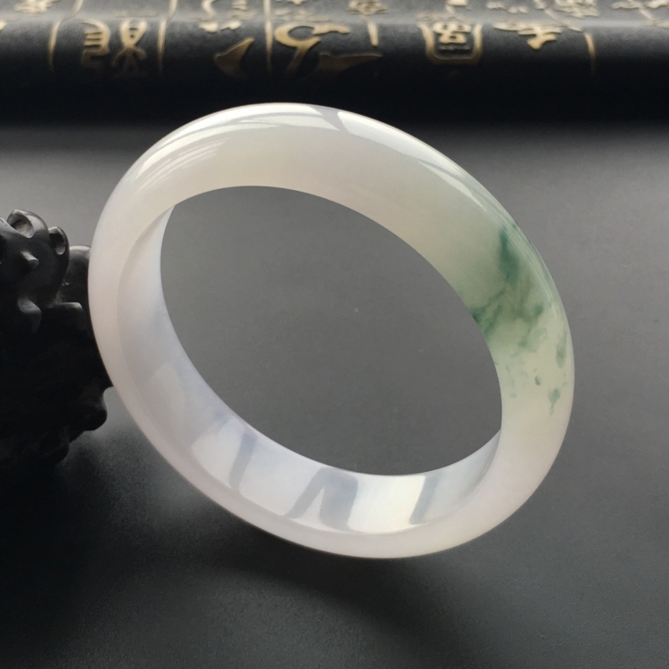 (超值推荐)糯冰种淡紫罗兰略飘花手镯(57.2mm)