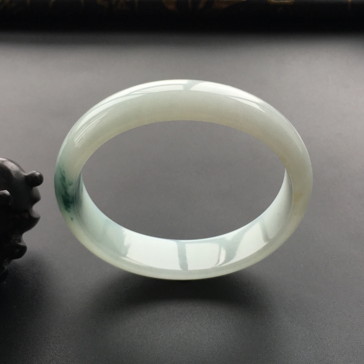 (超值推荐)糯冰种飘花贵妃镯(56.7mm-51.5mm)