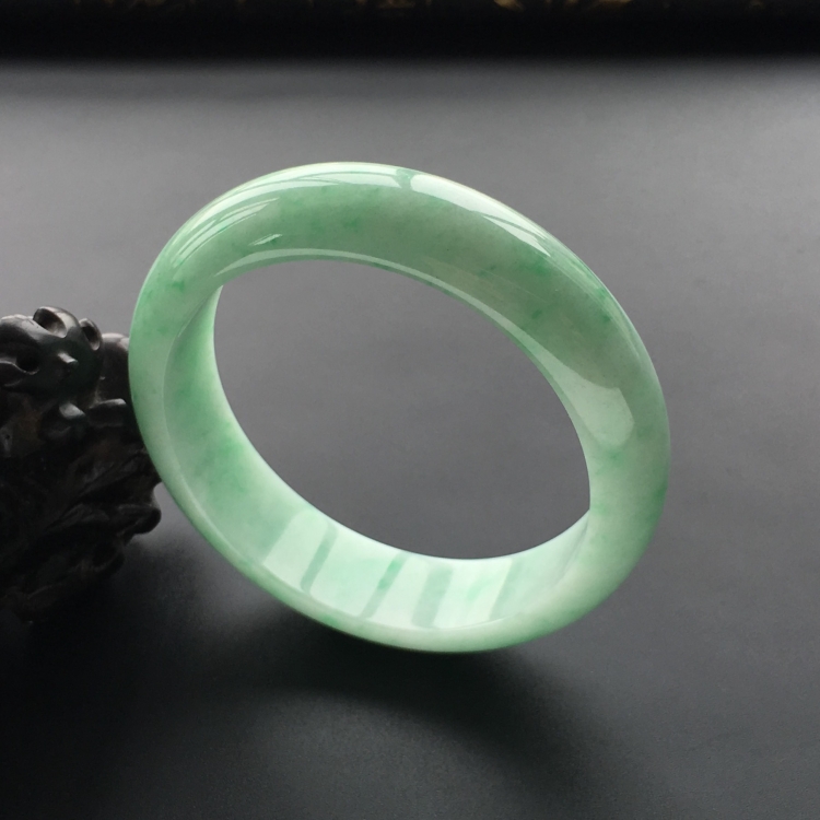 (超值推荐)糯冰种飘翠手镯(57.8mm)