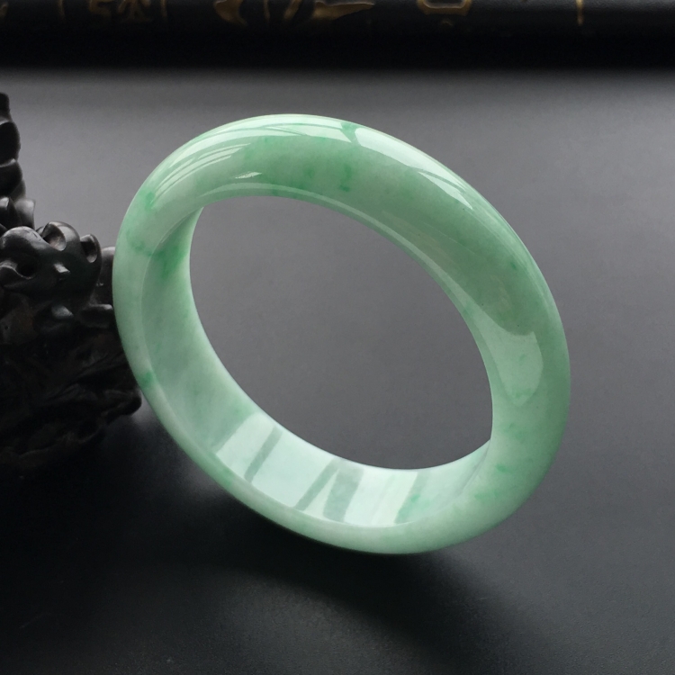 (超值推荐)糯冰种飘翠手镯(57.9mm)