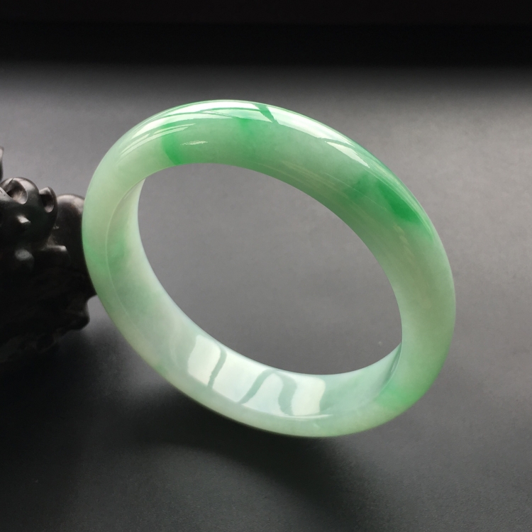 (超值推荐)糯冰种飘翠手镯(57.4mm)
