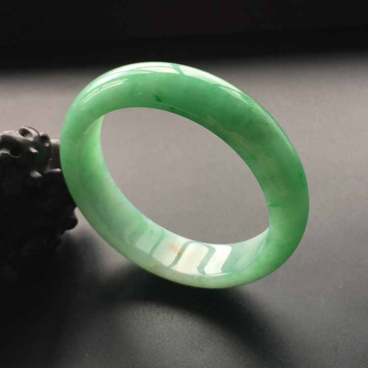 (超值推荐)糯冰种翠色手镯(57.8mm)