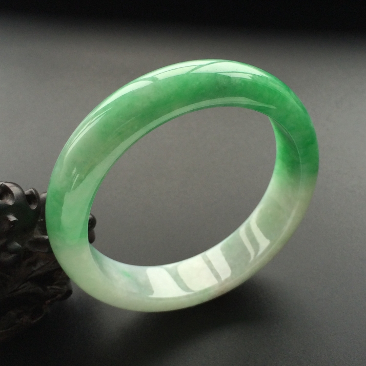 (超值推荐)糯冰种翠色手镯(56mm)