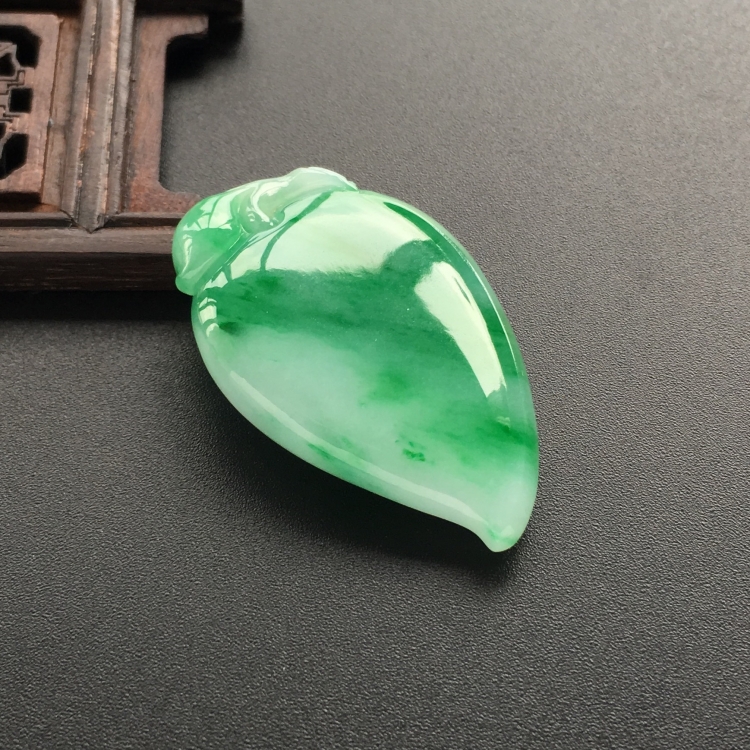 (超值推荐)糯冰种飘翠寿桃挂件