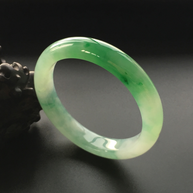 (超值推荐)糯冰种飘翠手镯(55.6mm)