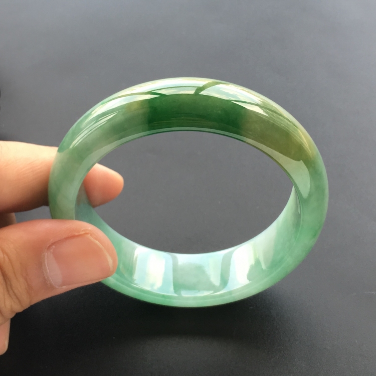 (超值推荐)糯冰种黄加绿手镯(57mm)