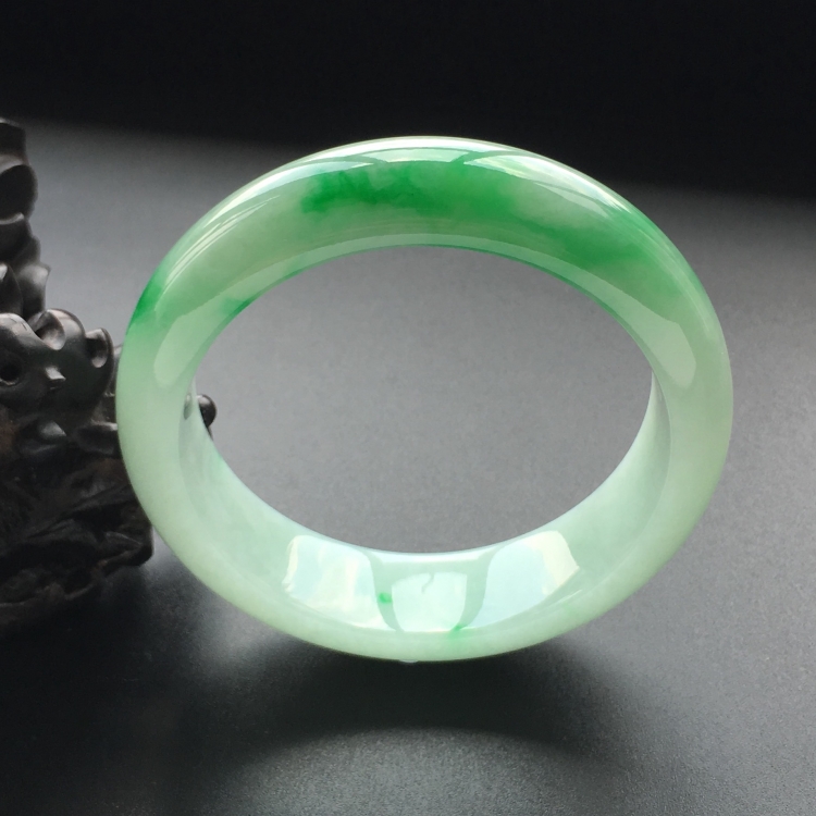 (超值推荐)糯冰种飘翠手镯(56.6mm)