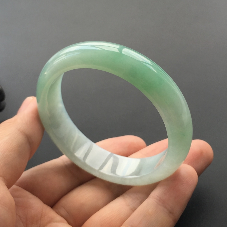 (超值推荐)糯冰种晴水手镯(58.2mm)
