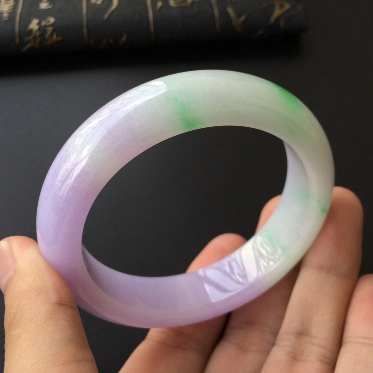 (超值推荐)糯冰种春带彩手镯(57.3mm)