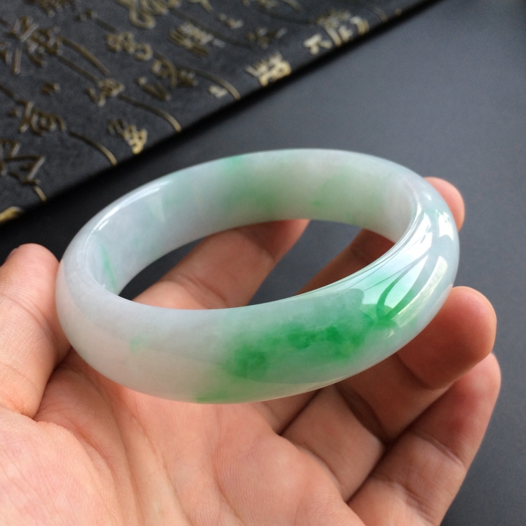 (超值推荐)糯冰种飘翠手镯(58.7mm)