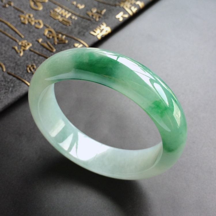 (超值推荐)糯冰种飘翠手镯(57.5mm)