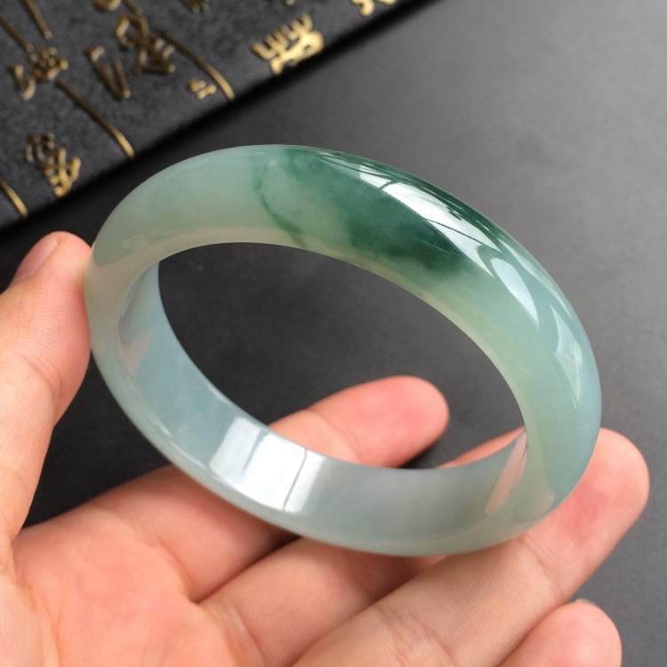 (超值推荐)糯冰种飘花手镯(55.8mm)